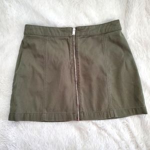 4/$20 🦋 Divided Sz 10 Army Green Zip Cotton Mini Skirt